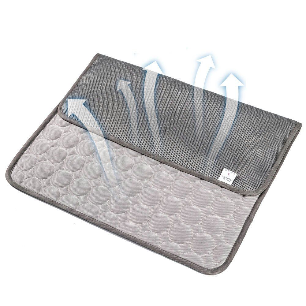 Cooling mat flat lay